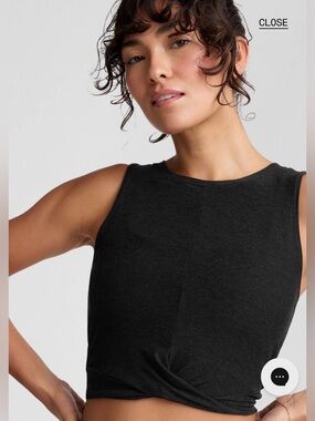 Beyond Yoga - Featherweight Center Stage Cropped Tank